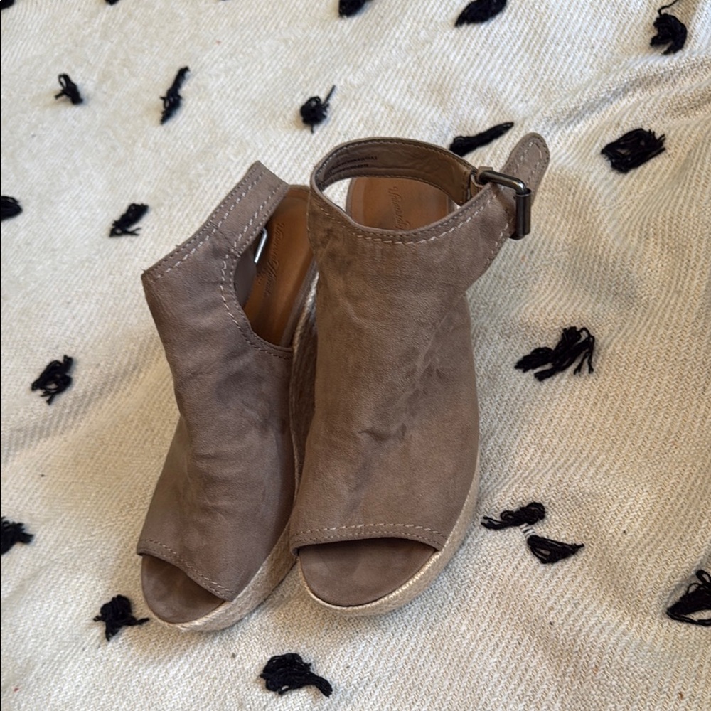 Universal Thread Brown Heeled Shoes